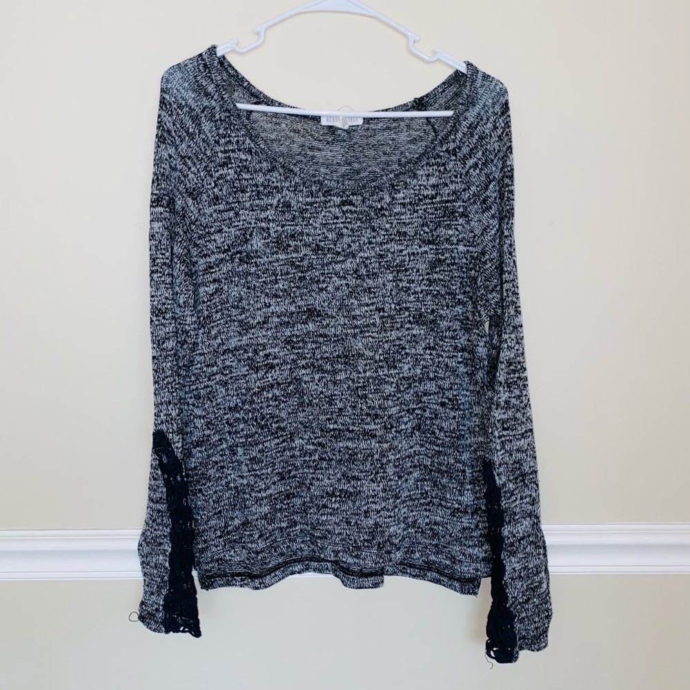 Aeropostale black and white sweater